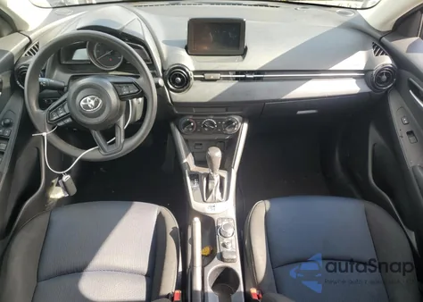 2019 Toyota Yaris L z USA, uszkodzony, nr VIN 3MYDLBYV2KY506086